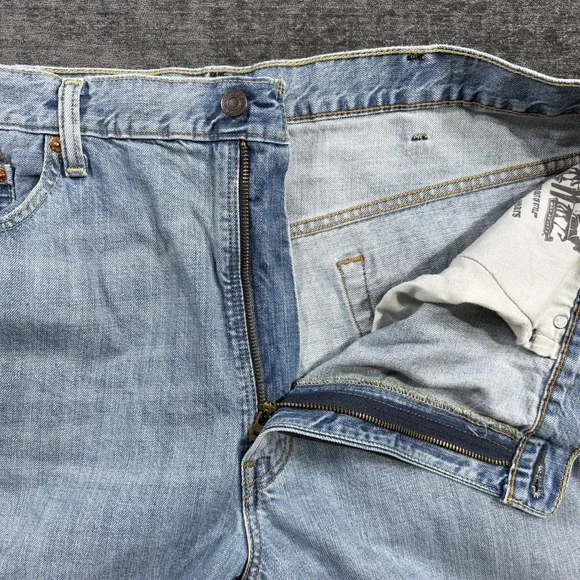 Levi's 550 Men's Relaxed Fit Jeans Blue Size 40x32 Light Wash 100% Cotton - Picture 3 of 16